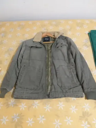 Jaqueta muito boa. 100,00