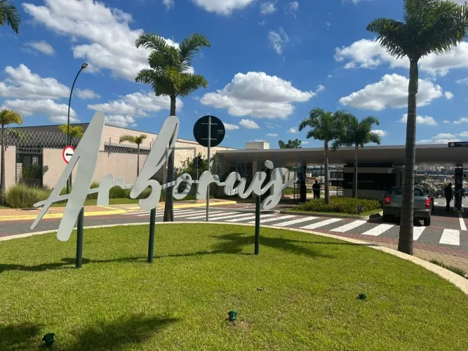 Terreno à venda em condomínio de luxo em Campinas-SP, Loteamento Alphaville, 738,24m² de á