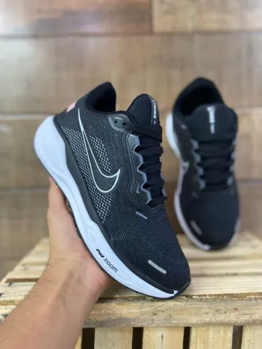 Tênis Nike Zoom Air - Preto com Design Moderno