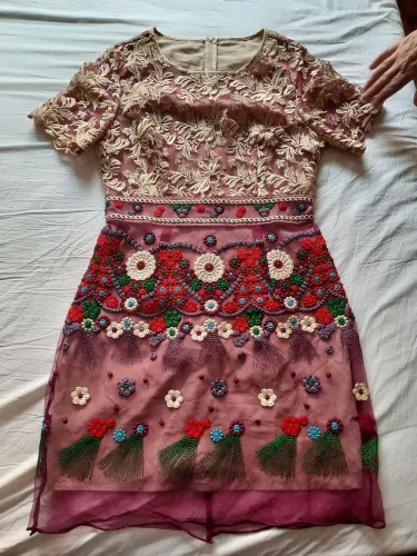 Vestido Bordado Delicado