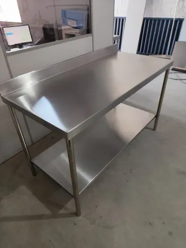 Fabricação de bancada/ Mesa em aço inox