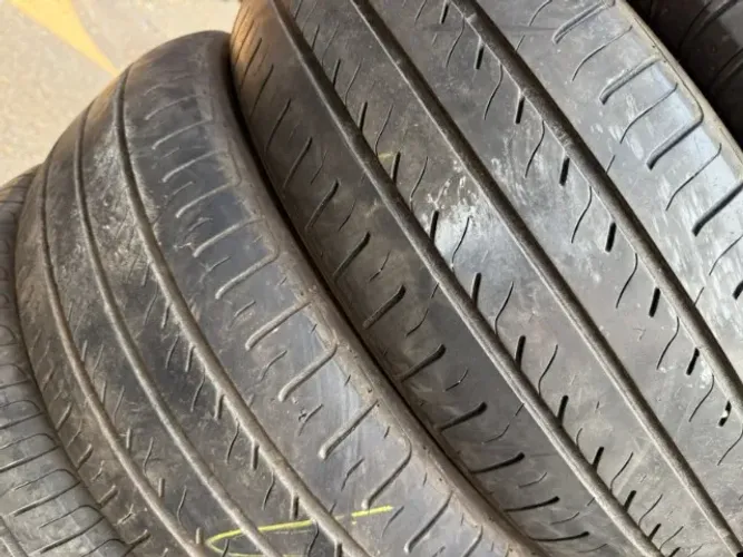 Pneu 205/60/15 XBri de 75 % vida útil