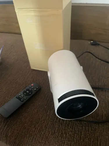 Projetor Portátil Magcubic Android 11 Full HD - Wi-Fi 5G / Pouco Uso