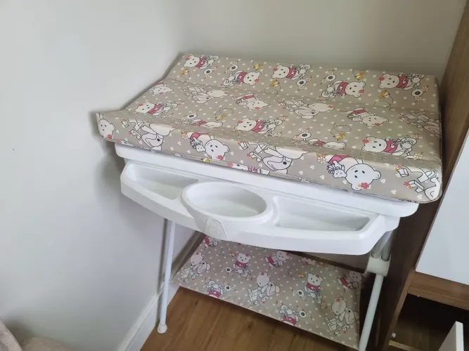 Banheira para bebê e trocador Galzerano plástica rígida