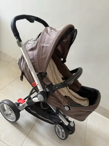 Carrinho de bebê kiddo com Moisés e base Zigzag