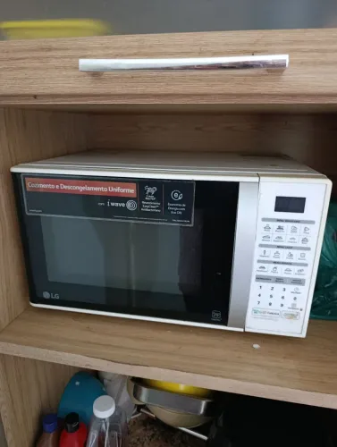 Vendo Microondas Semi-novo