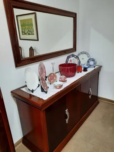 buffet em mogno, madeira maciça e espelho