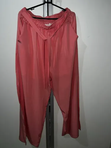 Calça pantalona rosa claro