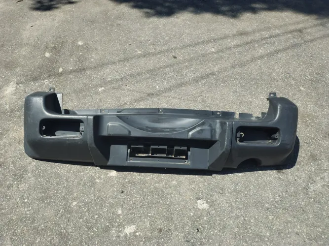 Para-choque traseiro Suzuki Jimmy 2011 a 2022 original c detalhe