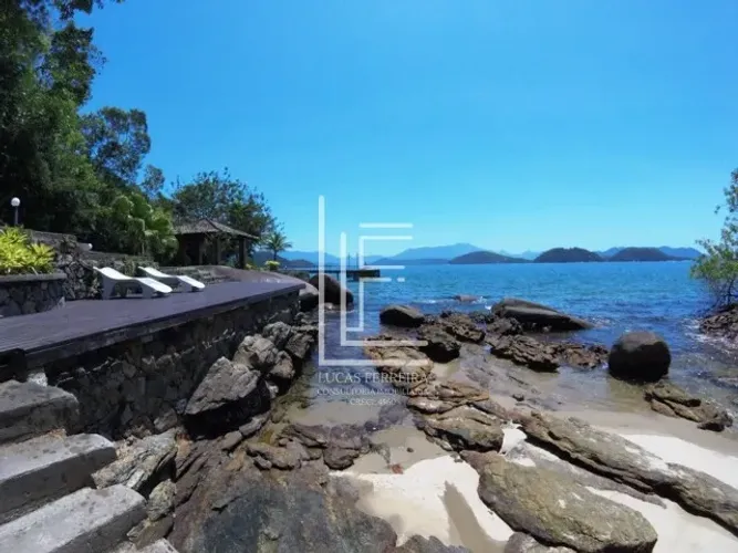 Propriedade completa de 35.320m² na beira mar da Costa Verde, em Angra dos Reis-RJ