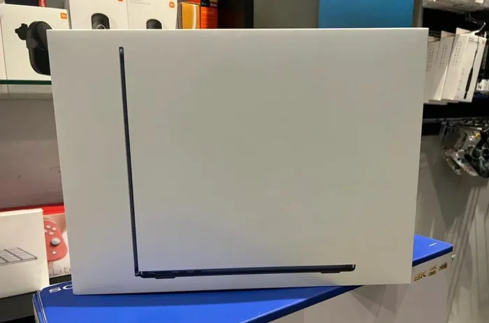 MacBook Air M2 13.6 16GB/ 256SSD