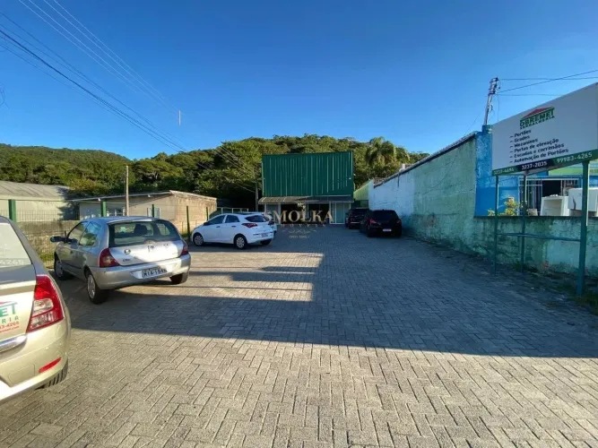 Galpão de 700 m² e terreno de 900 m² para venda no Rio Tavares - SC