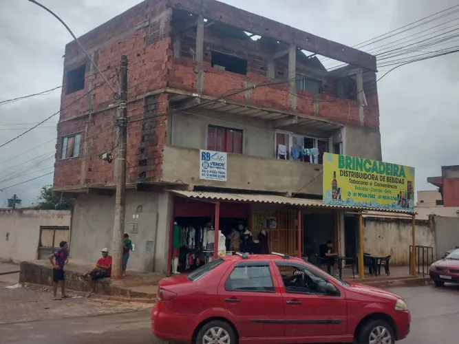 Vendo prédio , na av seme comercial,