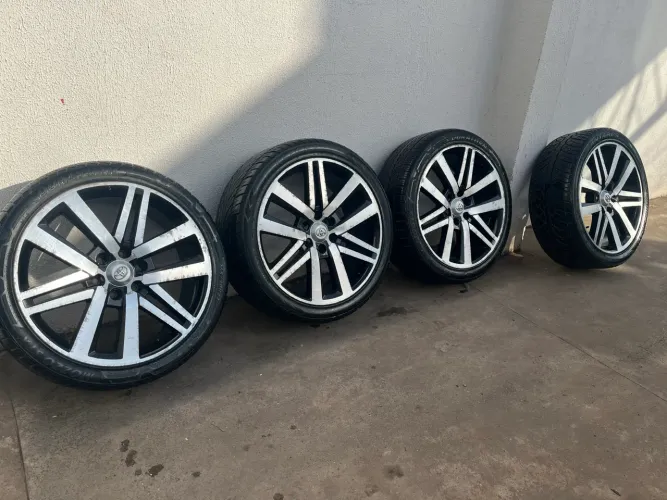 Rodas da Hillux Aro 22 com Pneus