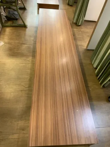 Base de madeira para vitrines 