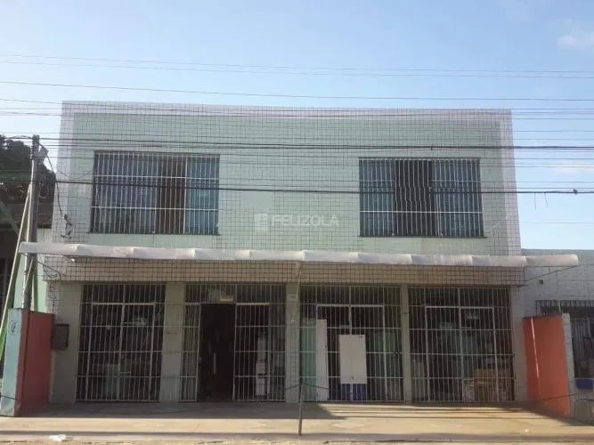 Prédio à venda no Bairro Dezoito do Forte - - 2 quartos, 4 vagas