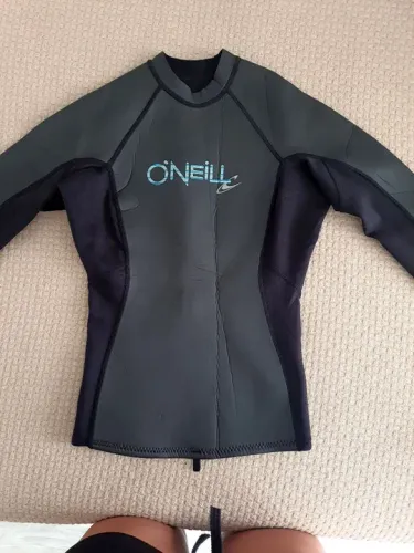EXCELENTE QUALIDADE. Neoprene O'Neill 2:1mm feminina usada uma vez