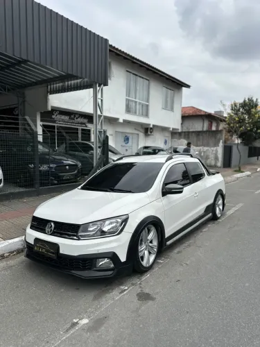 Saveiro Cross cabine dupla , baixa legalizada suspensão a ar , aro 17