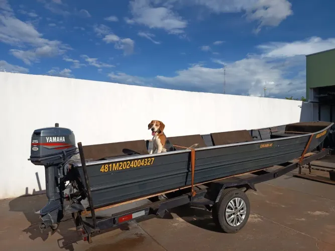 Vende- Barco semi chato 