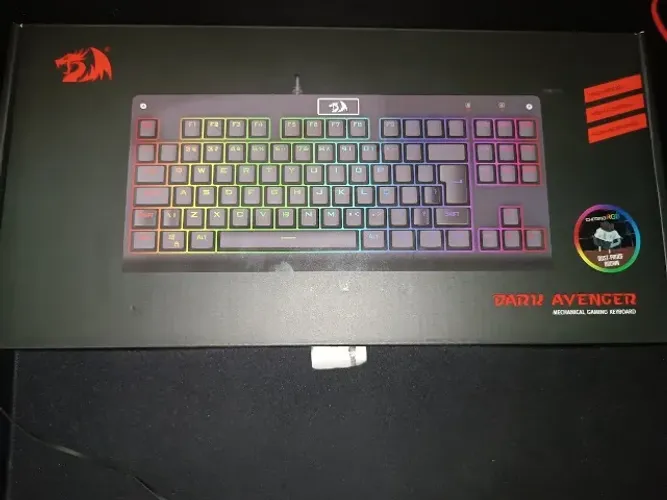 Teclado Mecânico Gamer Redragon Dark Avenger, RGB, Switch brown, ABNT2