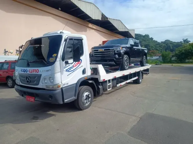 MB ACELLO 815 Guincho plataforma de 8 metros para 3 carros 