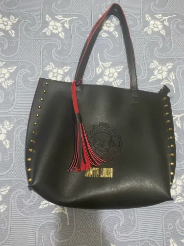Bolsa preta espaçosa