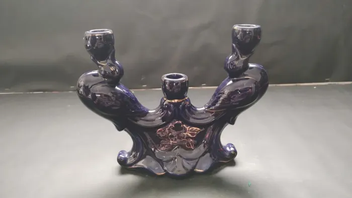 Candelabro antigo de porcelana 