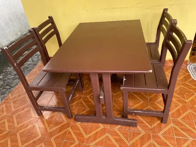 Mesa de jantar madeira maciça 