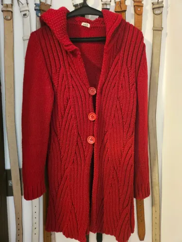 Cardigan Vermelho Tricô com Capuz
