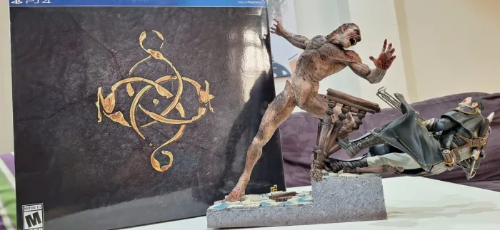 The order 1886  Collector's Edition Statue