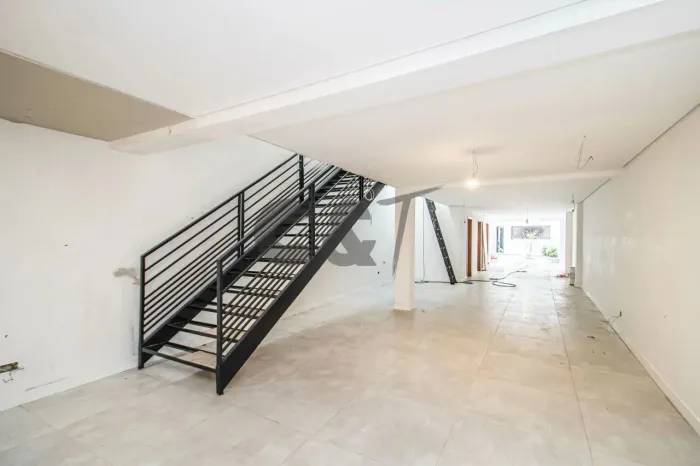 Comercial Reformado - 440m² para Alugar na Chácara Santo Antônio - São Paulo/SP.