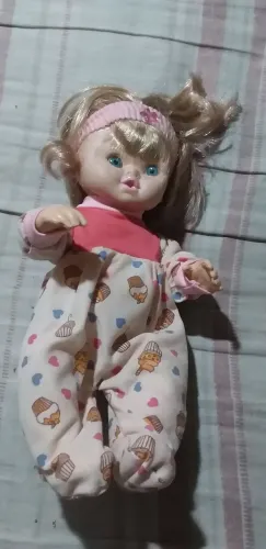 Boneca com roupa de cupcake