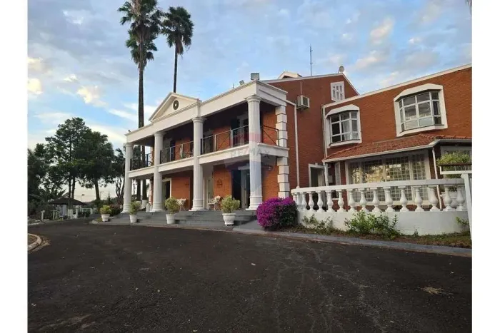 Sítio Cinematográfico à venda, a apenas 80 KM de Ribeirão Preto, com acesso asfaltado!