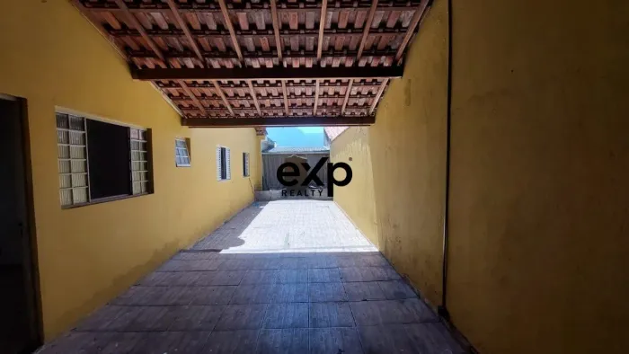 Aluga-se Casa no Jardim Paraíso, Cruzeiro/SP - 2 quartos, garagem