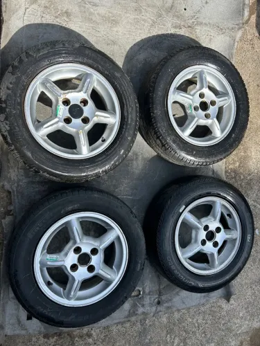 Jogo de Rodas com Pneus Aro 14 Ford