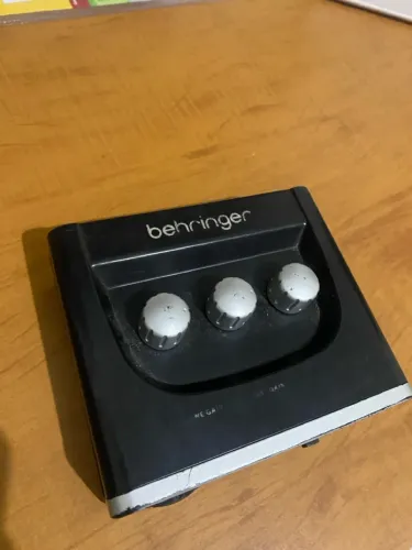 Behringer UM2 - Interface de Áudio 