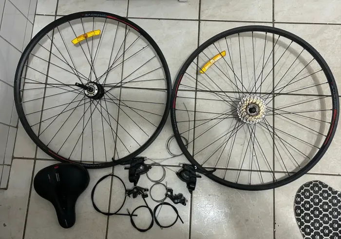 Kit rodas, manetes de freio e cabos