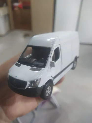Miniatura van Mercedes-Benz Sprinter com fricção 