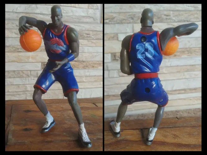 Boneco Michael Jordan Uniforme Azul com bola