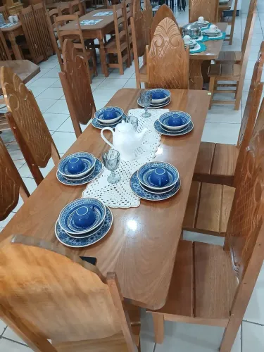 Mesa com o jogo de 08 cadeiras 