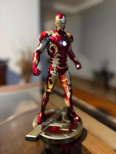 Estátua Homem de Ferro - Oficial Marvel