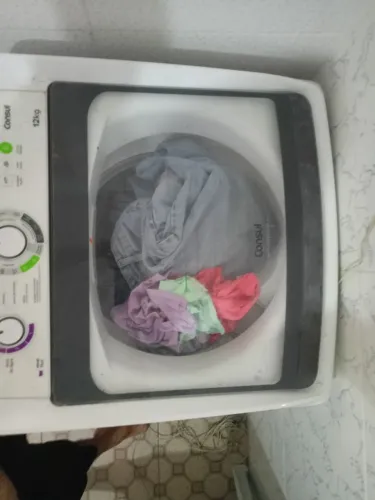 Vende se máquina de lavar roupas