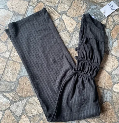PROMOÇÃO IMPERDÍVEL - Macacão Longo ZARA (Novo com Etiqueta)