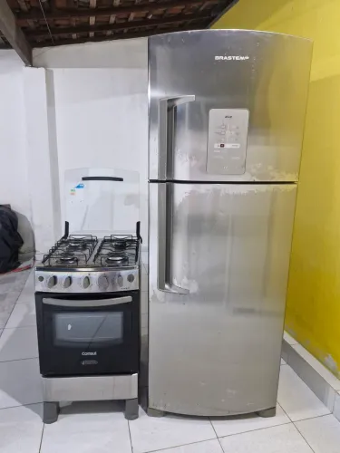 Geladeira em inox frost free + fogão elétrico de 4 bocas, funcionando perfeitamente