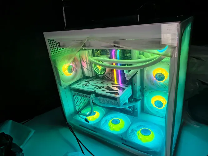 VENDO GABINETE + 7 FANS RISE MODE GALAXY STANDART BRANCO TENHO A CAIXA