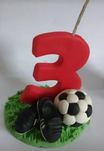Velas  de bolo em biscuit  futebol 