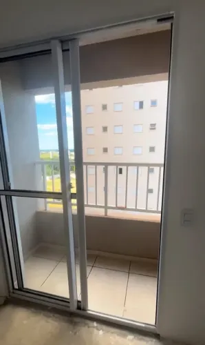Porta Balcão de Alumínio Branco com Vidro - 1,42 x 2,15 m