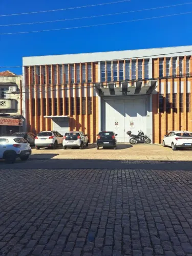 Nyon Imóveis aluga excelente depósito com 573 m², ideal para empresas que buscam um espaço