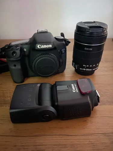 Canon 7D + Lente 18-135mm + Flash
