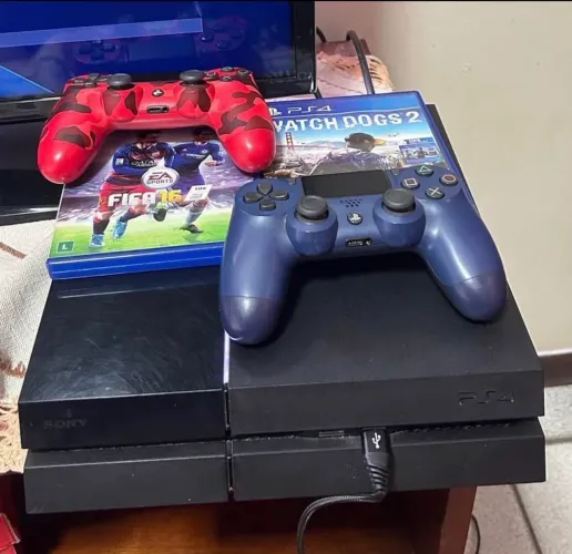 Ps4 com 2 controles e 2 jogos  